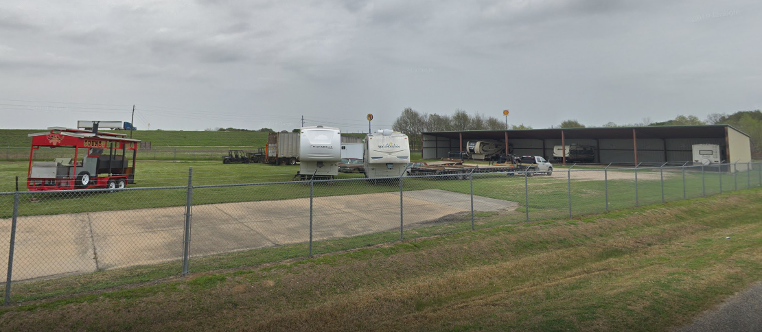 covered and uncovered outdoor parking spaces waller tx